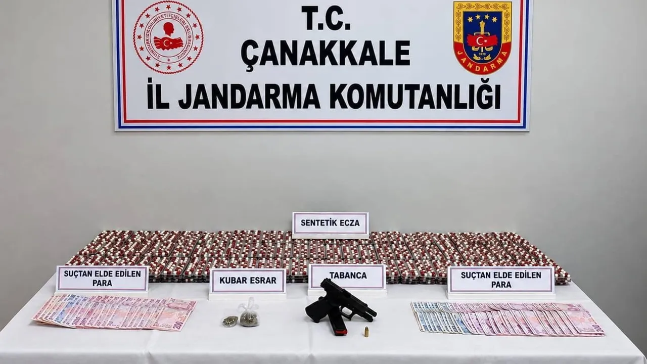 Biga'da göktepe kavşağında düzenlenen uyuşturucu operasyonunda iki kişi tutuklandı