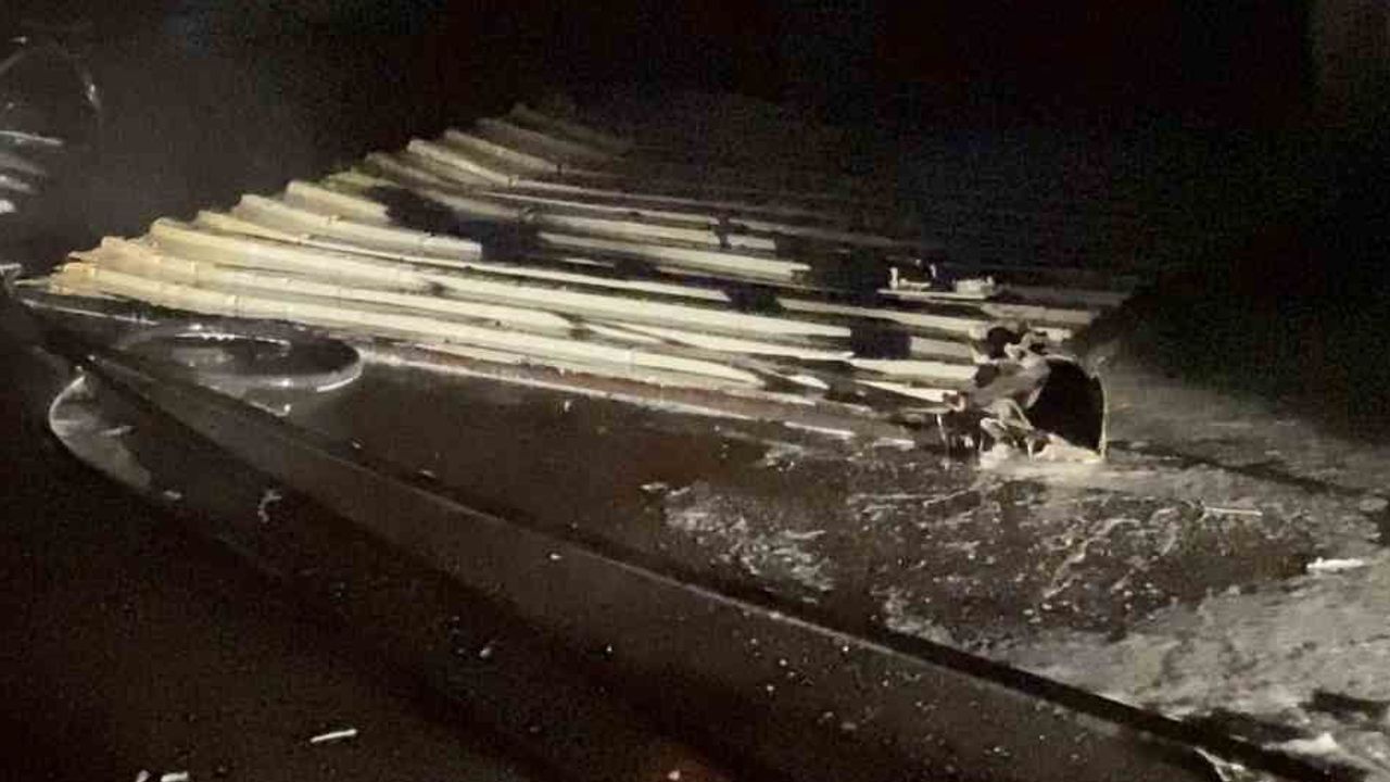 Biga'da hurda dükkanında gece yangını: itfaiye büyümeden söndürdü