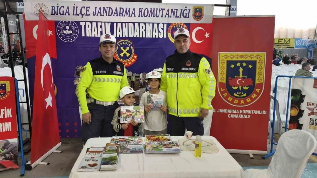 Biga fuarında jandarmadan trafik bilinci standı
