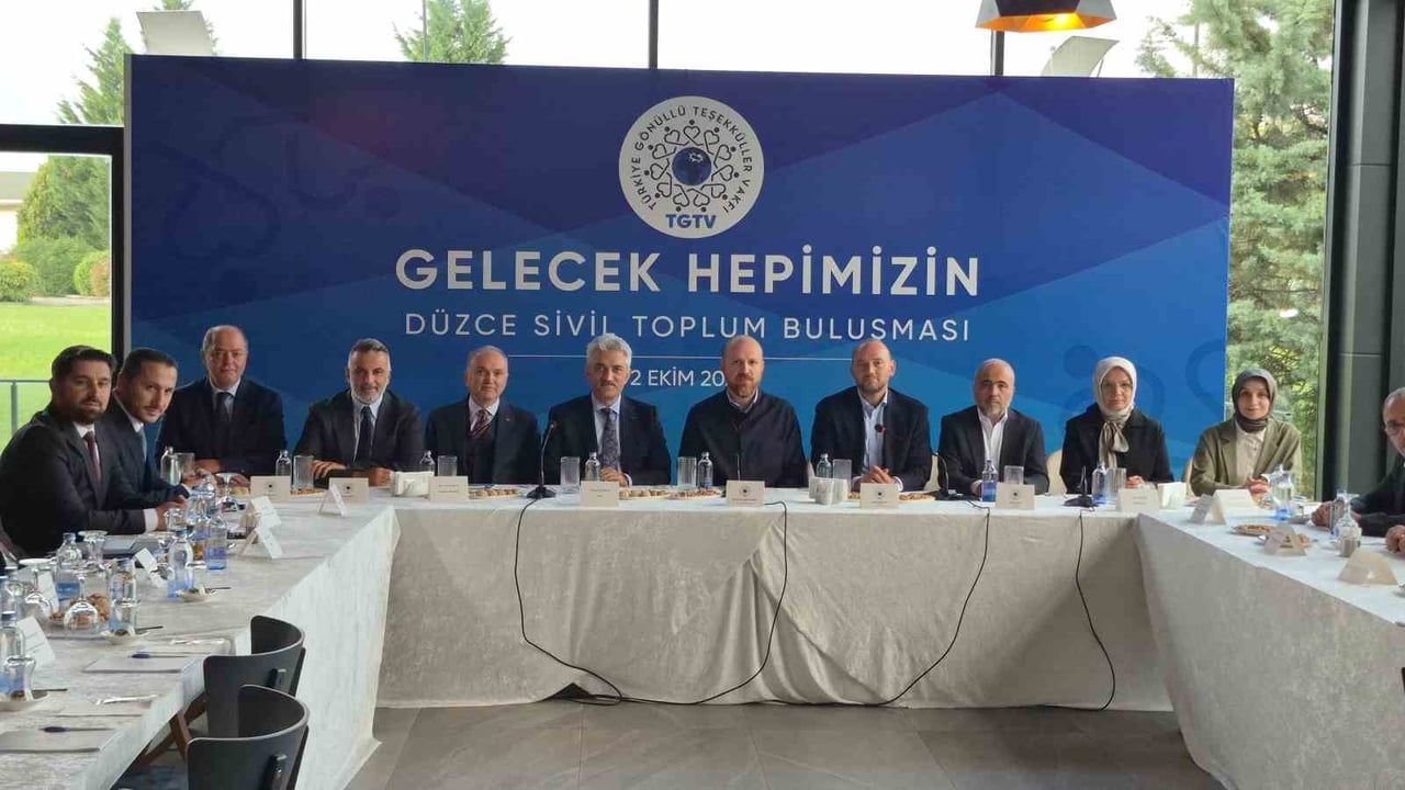 Bilal Erdoğan Düzce ziyaretinde okulları ve sivil toplumla buluştu