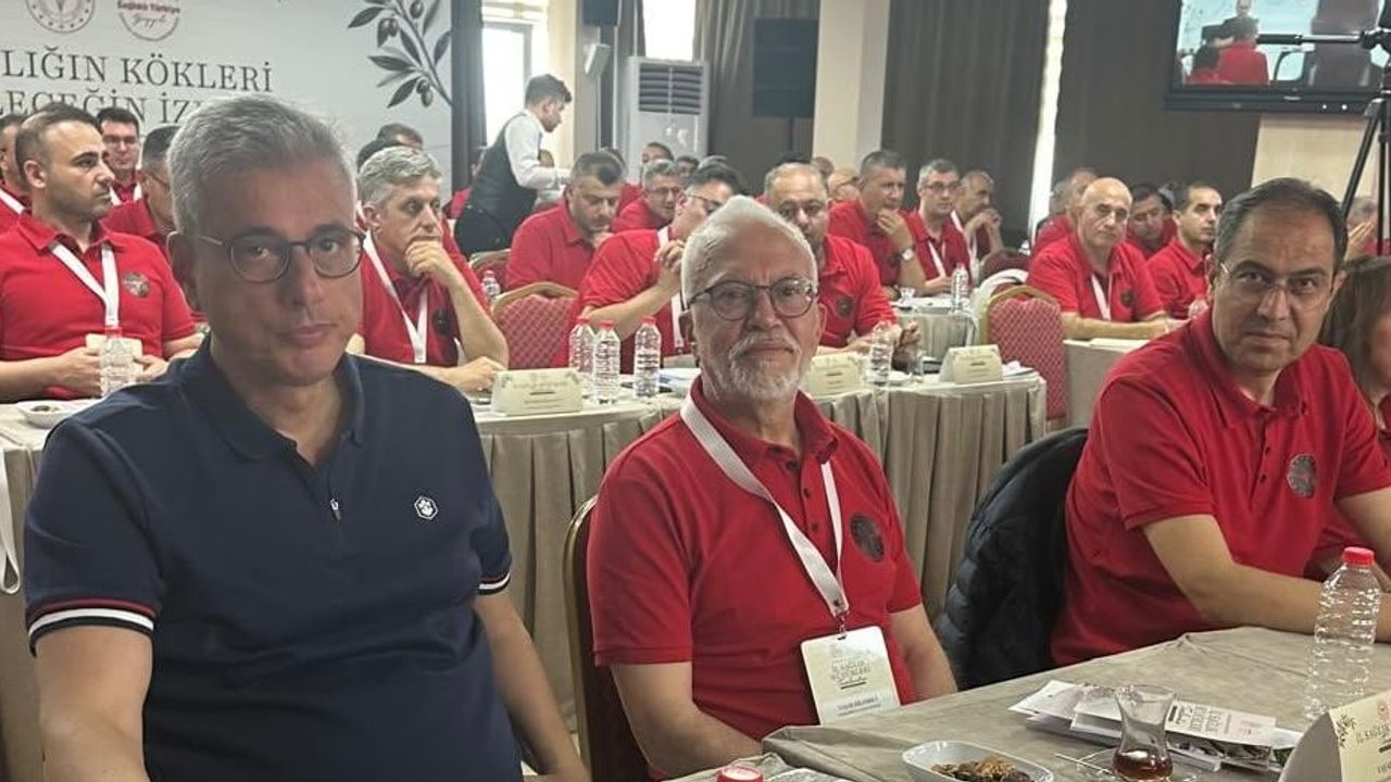 Bildirici, 'Koruyan, Geliştiren ve Üreten Sağlık' gündemiyle İzmir'de il müdürleriyle buluştu
