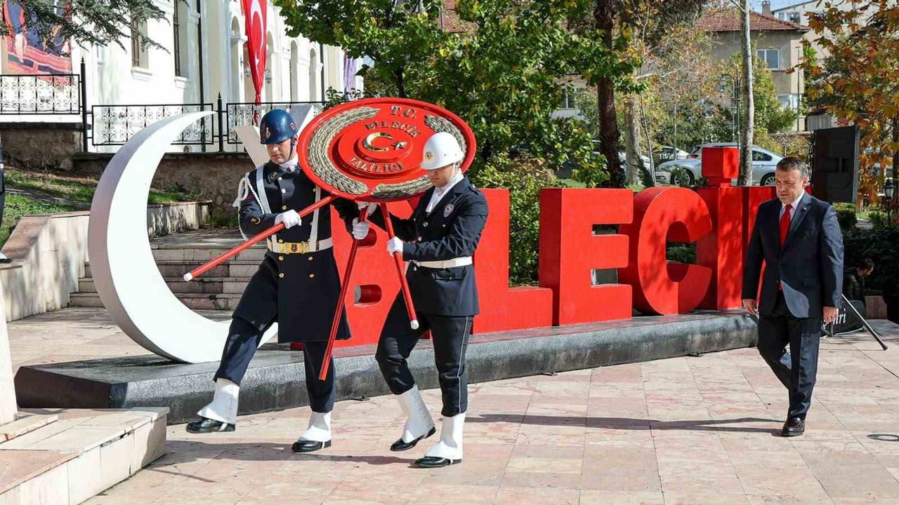 Bilecik'te 29 ekim coşkusu çelenk töreniyle başladı