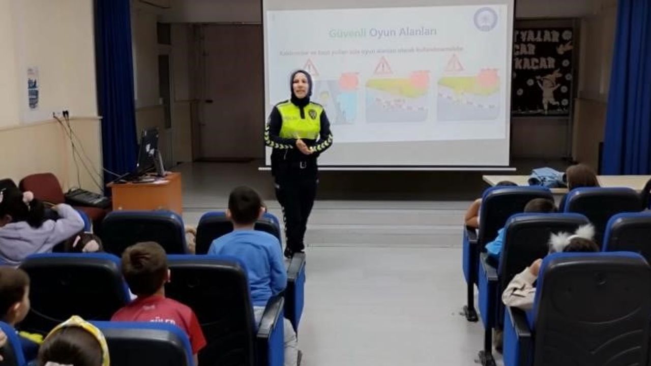 Bilecik'te 'Birlikte Güvenli Gelecek' projesiyle Atatürk İlkokulu'nda trafik bilinci güçlendirildi