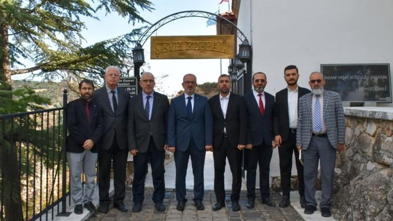 Bilecik'te camiler haftasında Şeyh Edebali türbesinde Kur'an-ı Kerim tilaveti