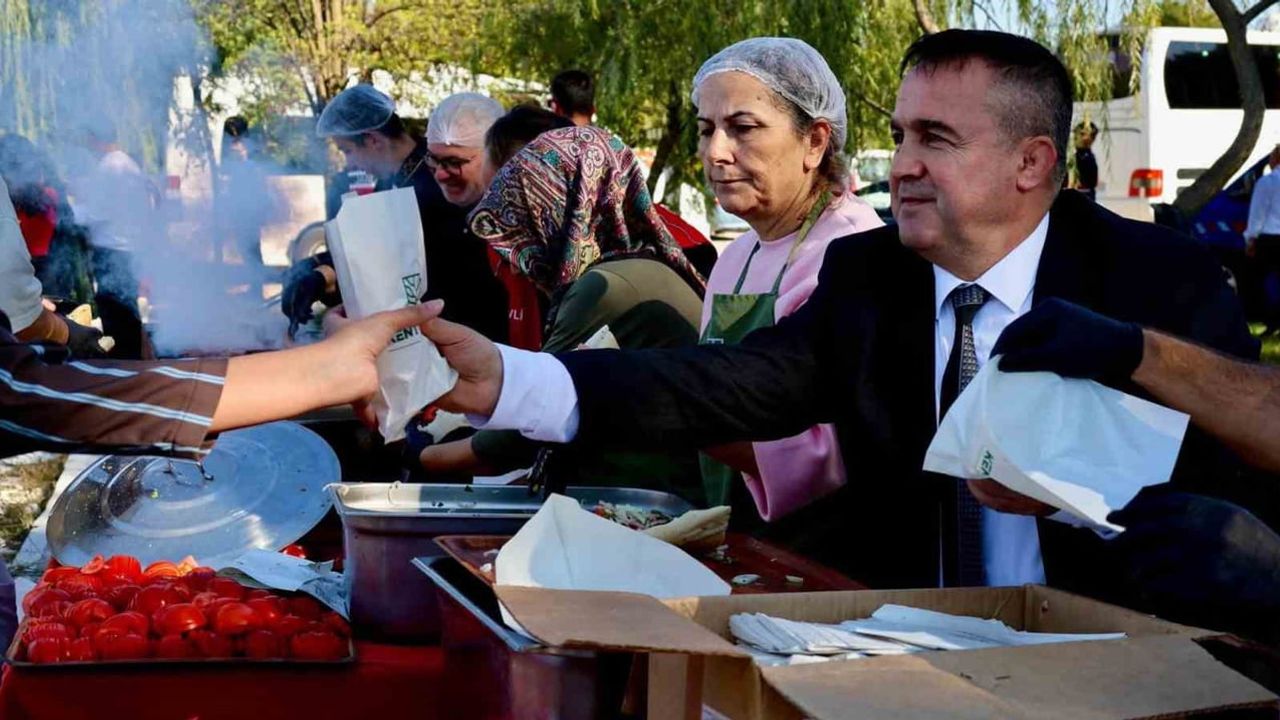 Bilecik'te gençler köfte ve müzikle kaynaştı