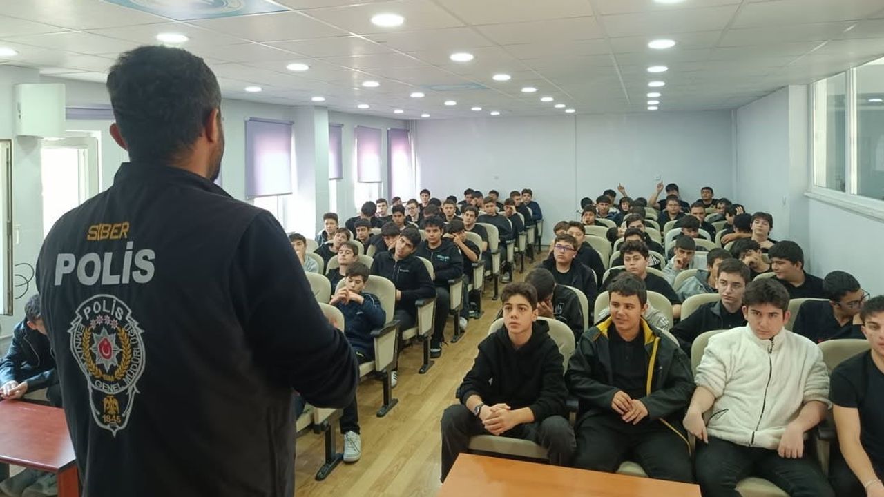 Bilecik'te gençler ve velilere risk bilinci: okul saldırıları ve siber zorbalık