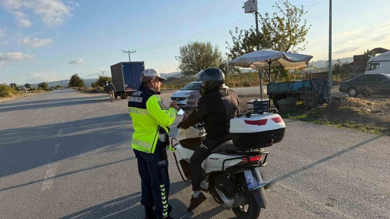 Bilecik’te jandarmadan yoğun motosiklet denetimi: 62 araç incelendi, 2 sürücüye ceza