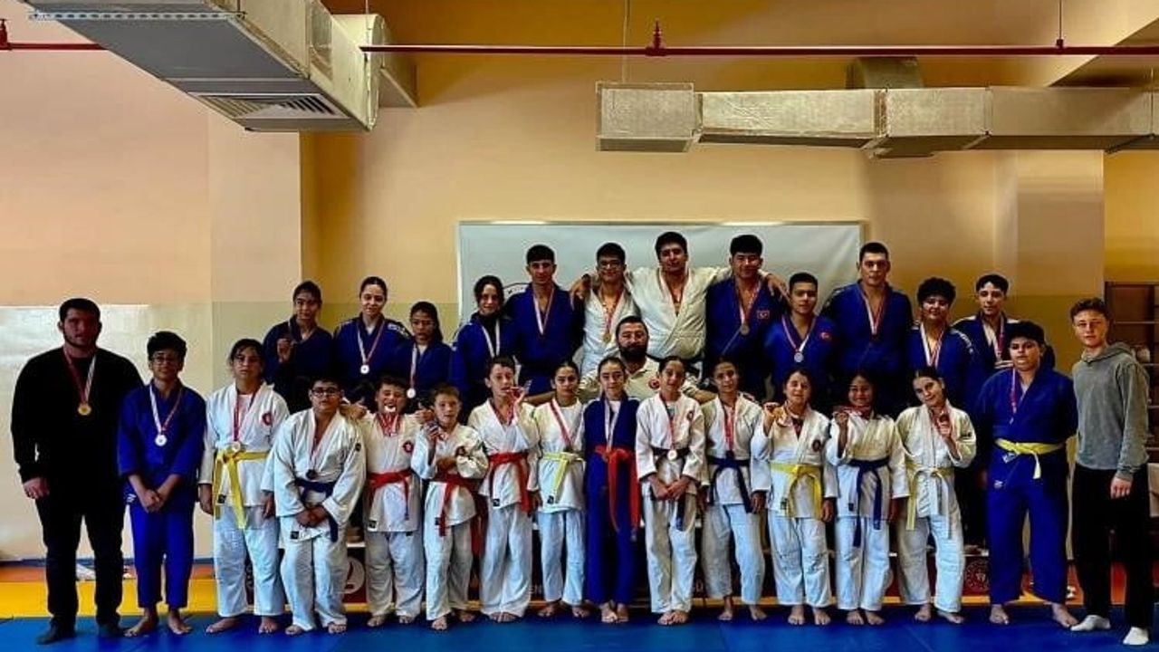 Bilecik'te minderde azim: Amatör Spor Haftası'nda judo ve güreş