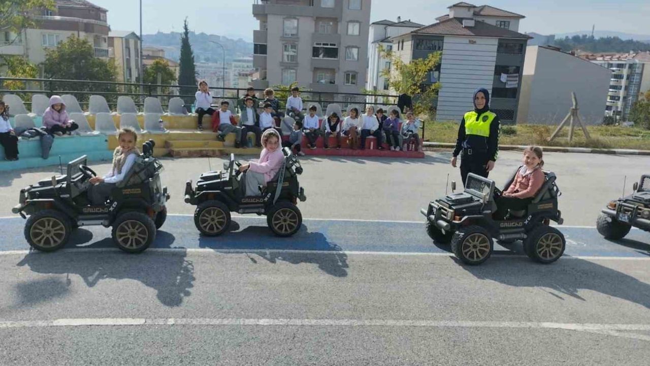 Bilecik'te öğrencilere trafikte güvenlik ve saygı eğitimi