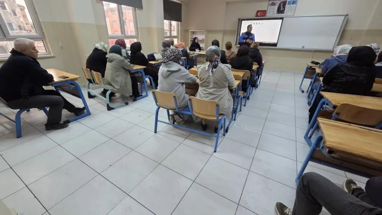 Bilecik'te velilere güvenlik buluşması: 'Birlikte Güvenli Gelecek' ile 65 ebeveyn bilgilendirildi