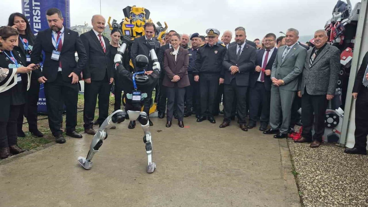 Bilim festivali Bartın'da teknolojiyle buluştu: TB2 ve robot gösterileri ilgi çekti