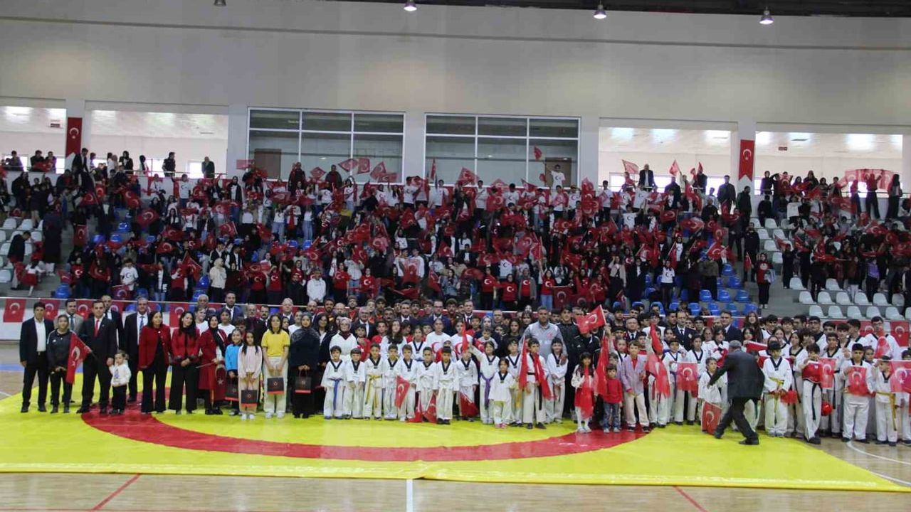 Bingöl'de cumhuriyetin 103'üncü yılı birlik ve coşkuyla kutlandı