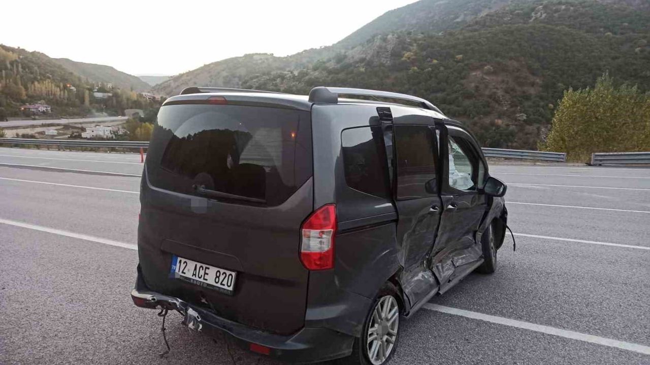 Bingöl'de iki araç çarpıştı: üç kişi hastaneye kaldırıldı