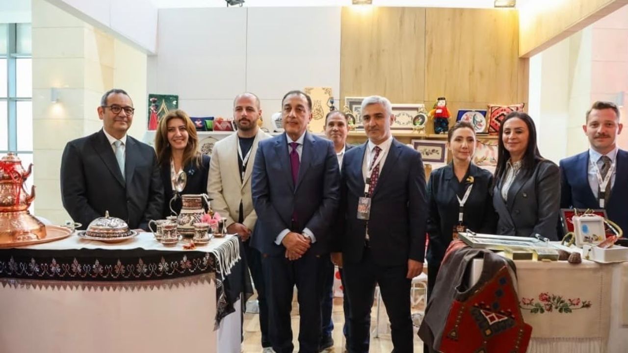 Bingöllü kadınların bakır sanatı Kahire'de sahne aldı