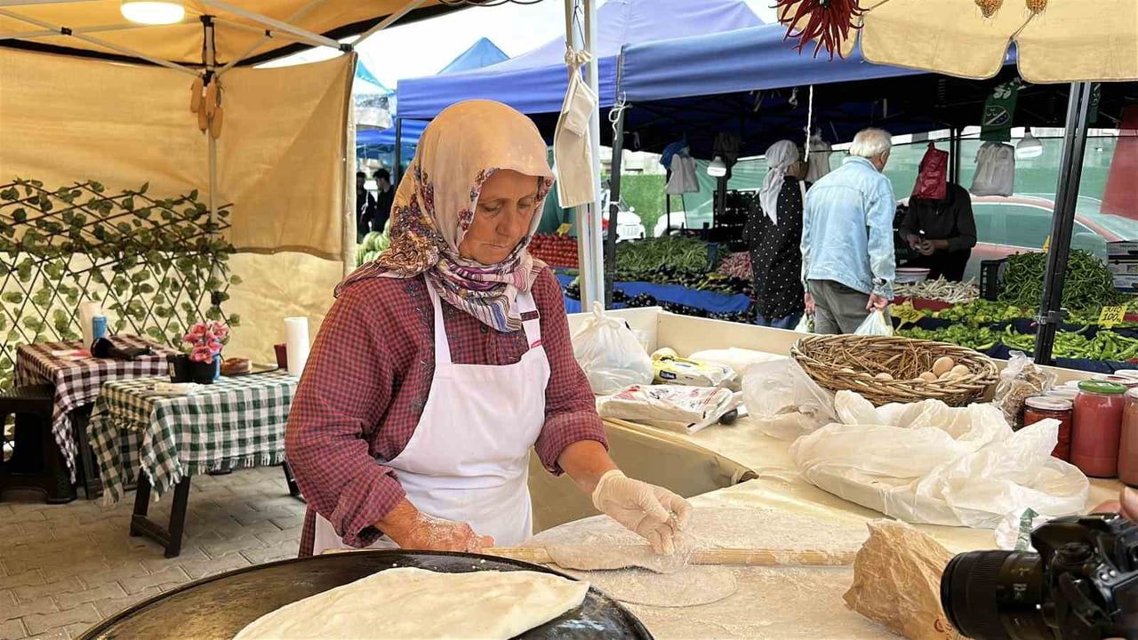 Bir çuval unla başladı, gözleme tezgahında üç çocuğunu büyüttü