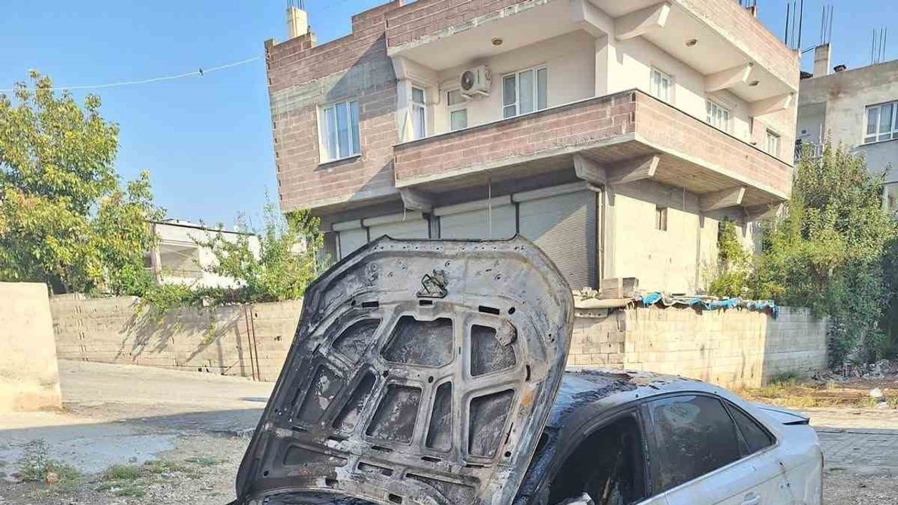 Birecik'te geceyi delen kurşunlar ardından alevler: lüks Audi kundaklandı