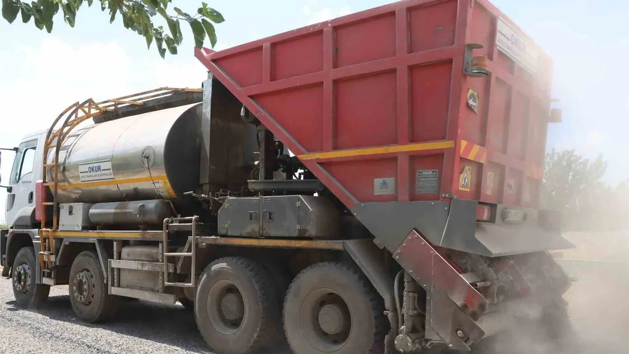 Birecik’te kırsal ulaşım güçlendirildi: 21 mahalleyi bağlayan 40 kilometrelik yol yenilendi