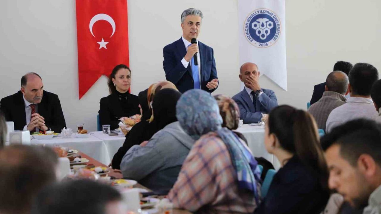Birlik ve emek vurgusu: rektör Kuyrukluyıldız işçi personeliyle kahvaltıda buluştu