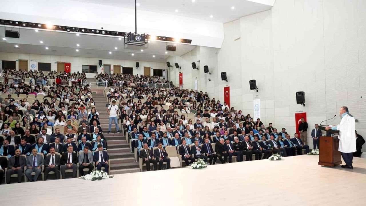 Bitlis Eren Üniversitesi'nde 2026-2027 akademik yıl açılışı ve Türkiye Yüzyılı dersi