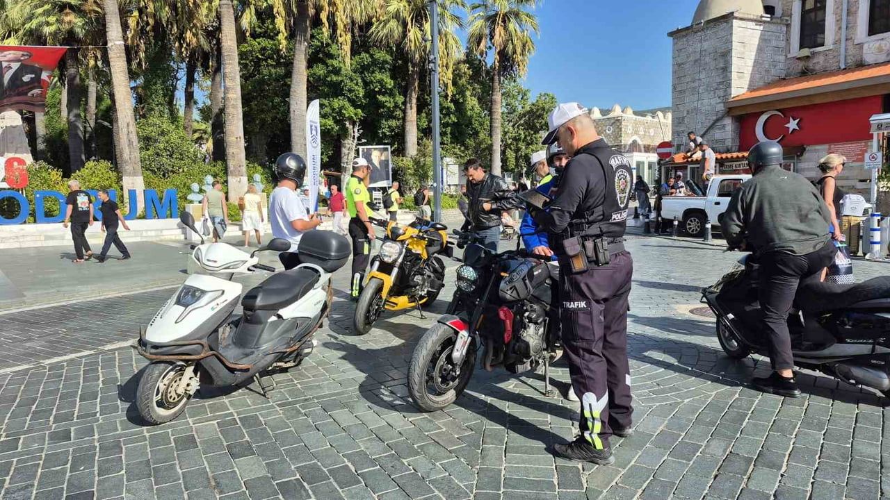 Bodrum'da bir saatte trafik denetimi: motosiklet sürücülerine yaklaşık 500 bin lira ceza