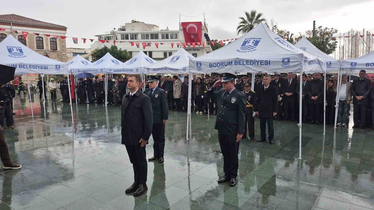 Bodrum'da cumhuriyet coşkusu yağmur altında başladı