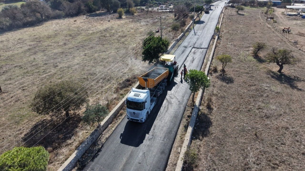 Bodrum'da dört mahallede ulaşım konforu için yol çalışmaları hızlandı