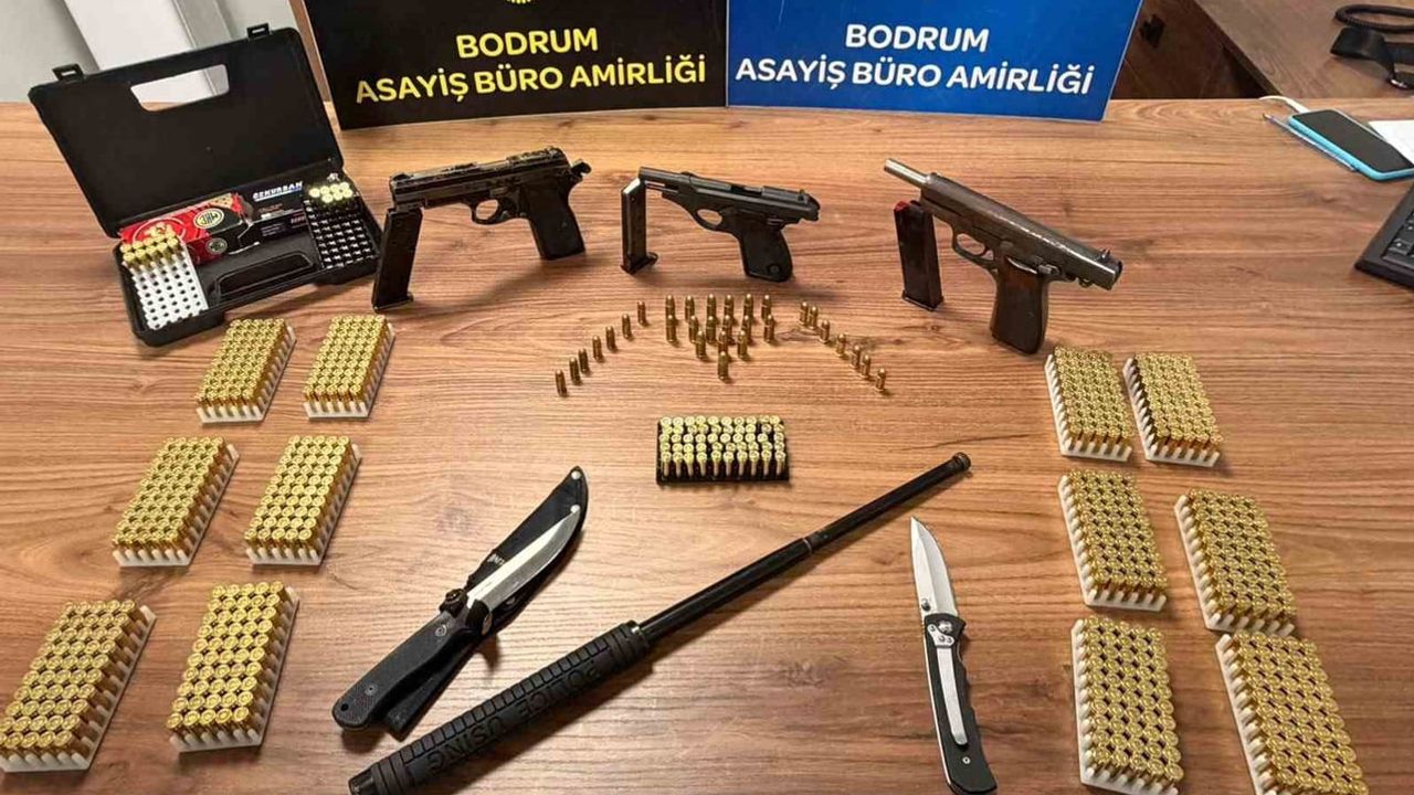 Bodrum'da huzur operasyonu: adres aramalarında çok sayıda silah ele geçirildi