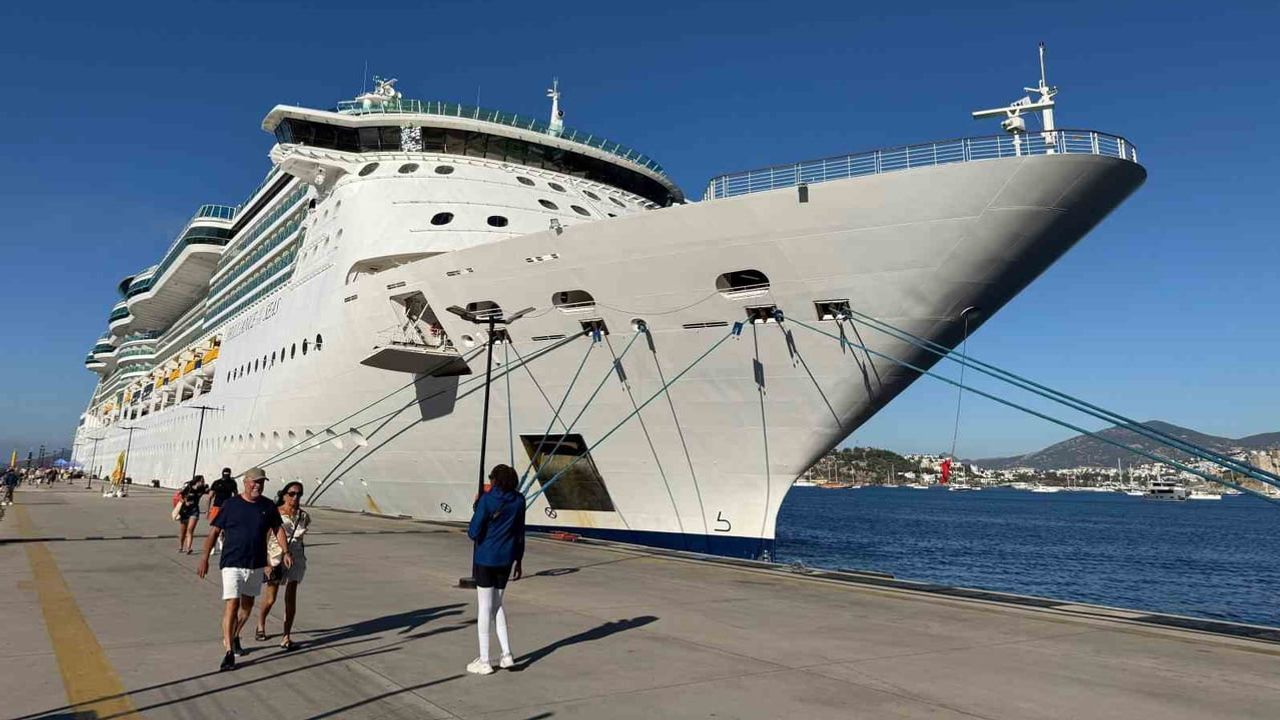 Bodrum sahillerinde dev kruvaziyer: Brilliance Of The Seas'te 2 bin 242 yolcu