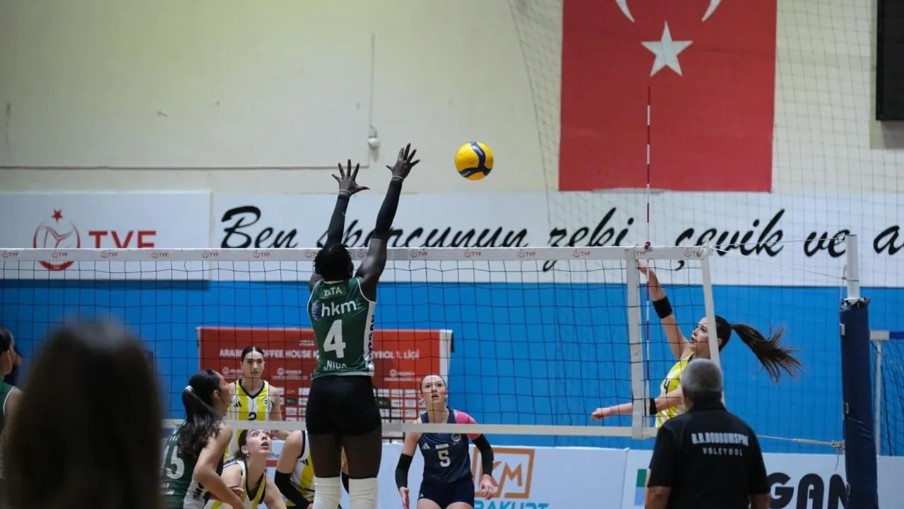 Bodrumspor taraftarının önünde Fenerbahçe'yi üç sette devirdi