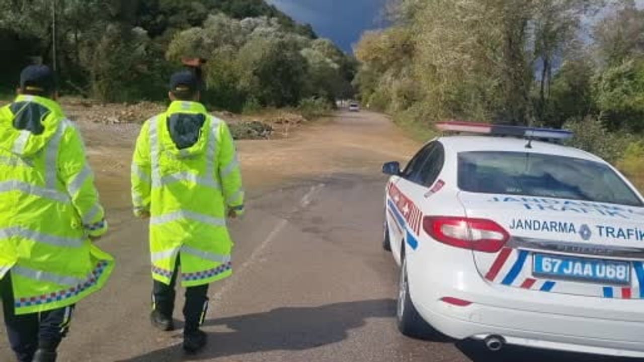 Bölge trafik ekipleri önlem aldı: Filyos-Gökçeler yolunda kamyonlar dışında araçların geçişine izin verilmedi