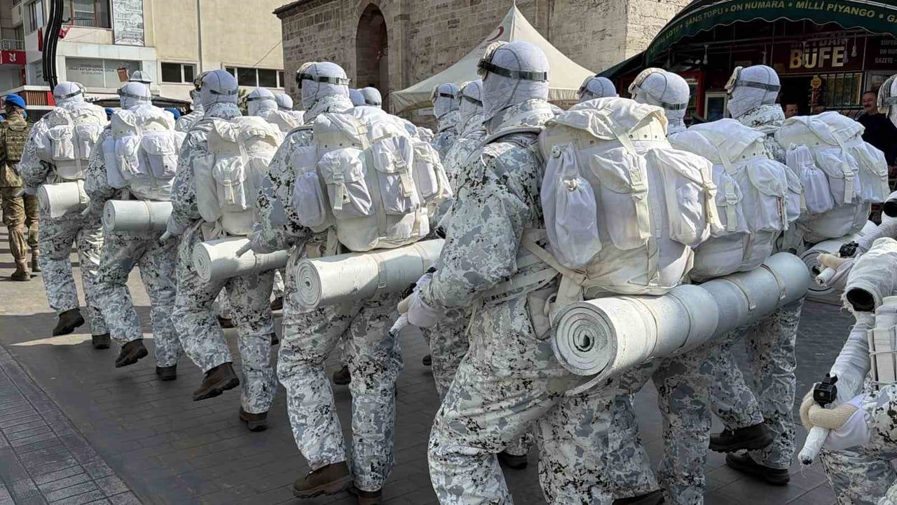 Bolu'da 29 ekim kutlamalarında mavi berelilerden etkileyici geçiş