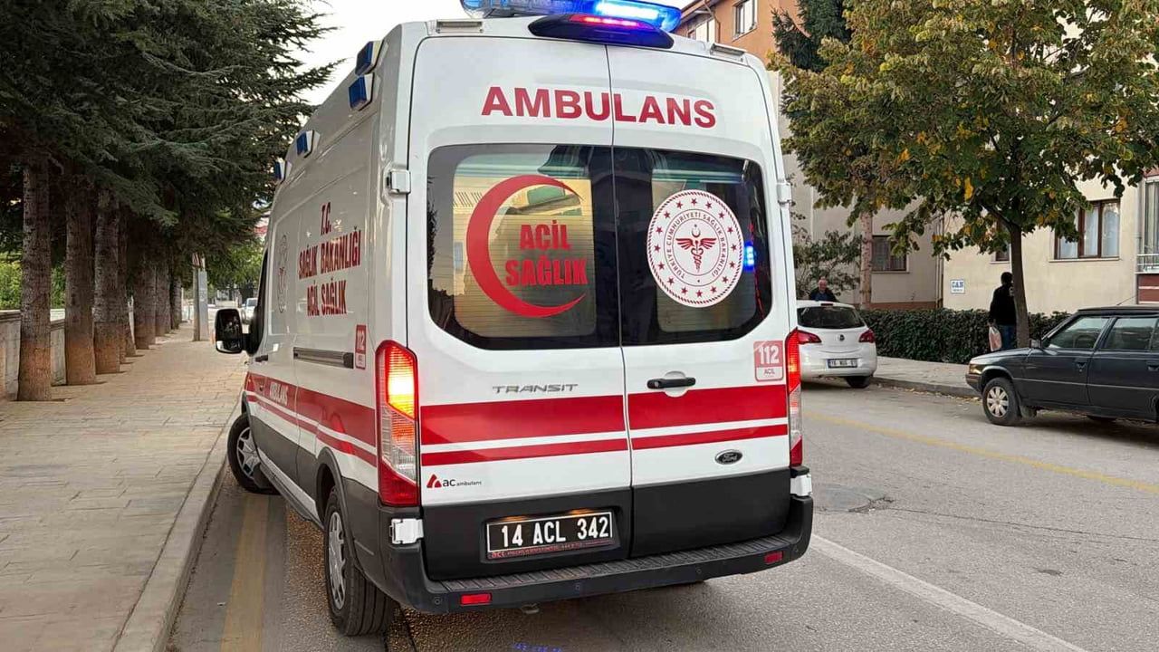 Bolu'da çarpışma sonrası motosiklet sürücüsü hastaneye kaldırıldı