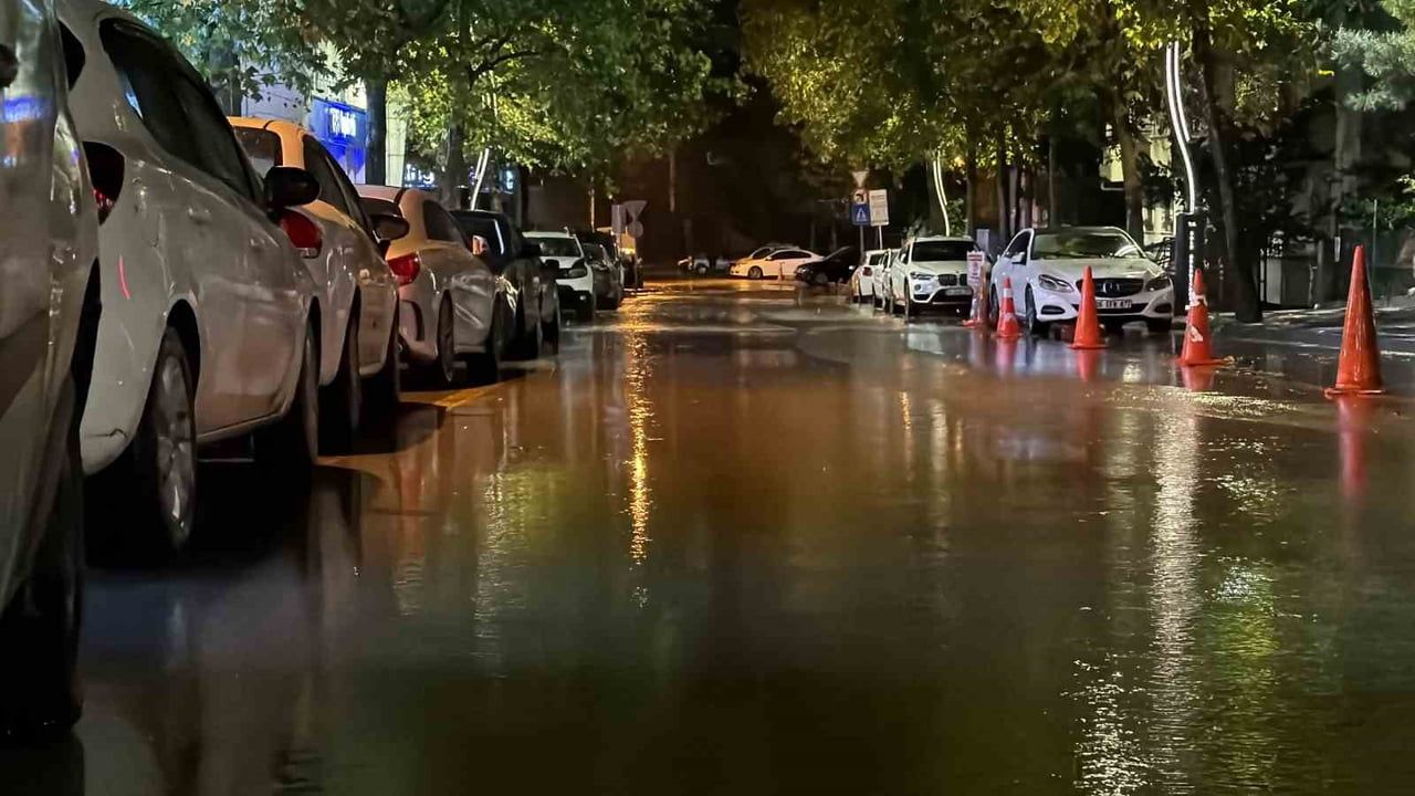 Bolu'da gece sağanağı hayatı aksattı