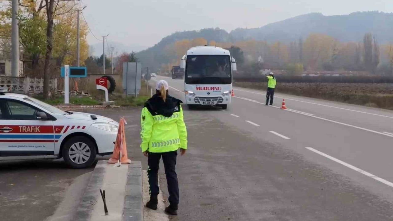 Bolu'da okul çevrelerinde sıkı denetim: trafik cezaları 3 milyon lirayı aştı