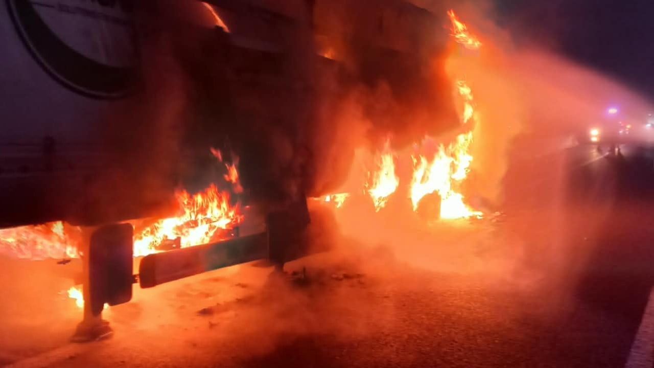 Bolu'da sabah trafiğini durduran dorse yangını