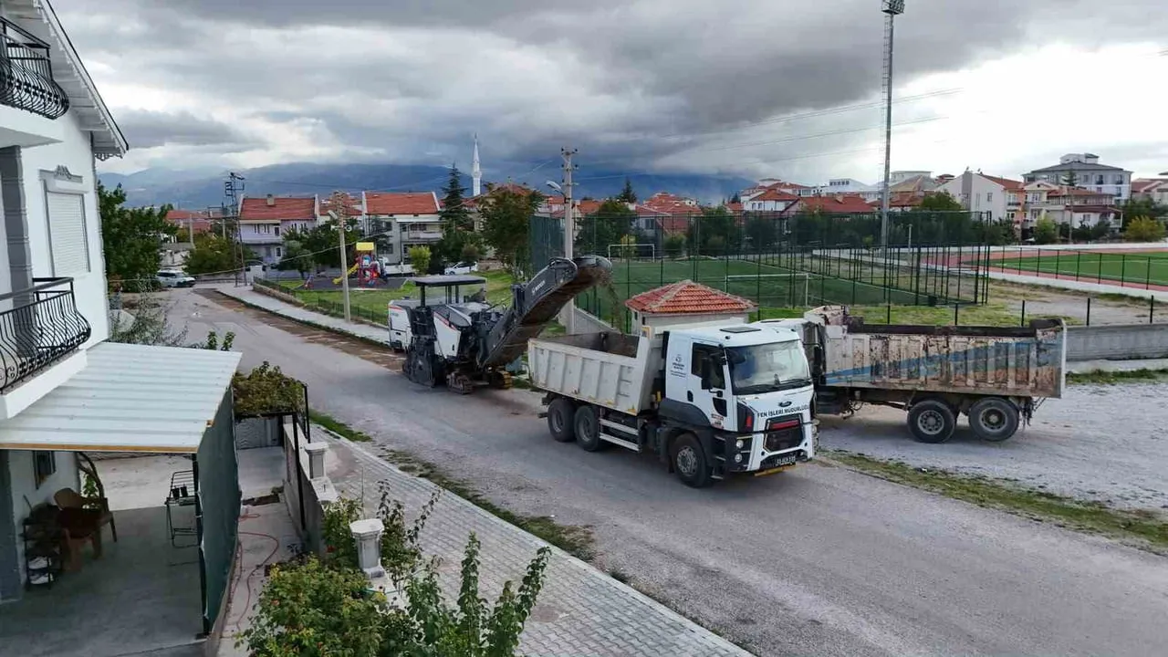 Bolvadin'de altyapı yatırımlarıyla sokaklar modernize ediliyor