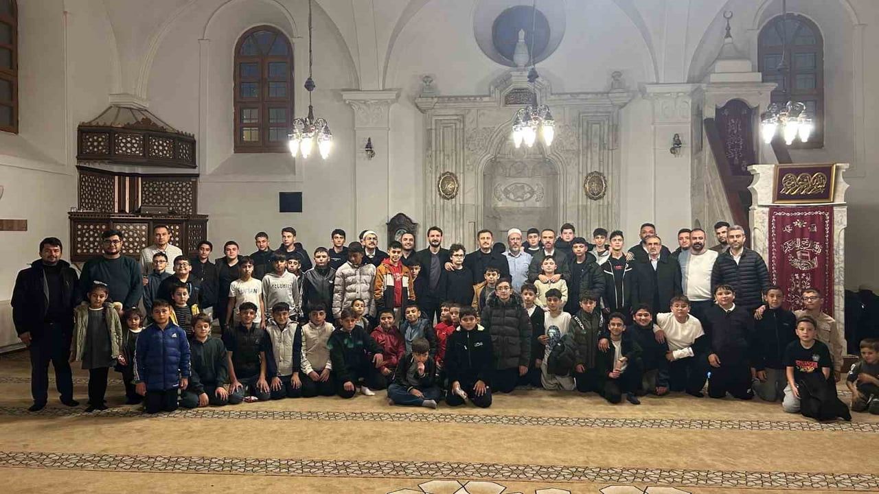 Bolvadin'de cami buluşmalarıyla gençlerde birlik ve paylaşma ruhu güçlendi