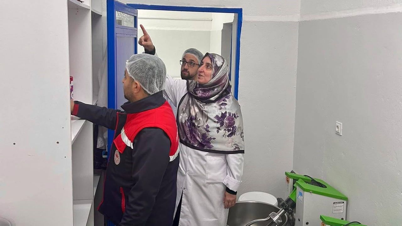 Bolvadin'de mutfaklardan depolara rutin gıda denetimleri