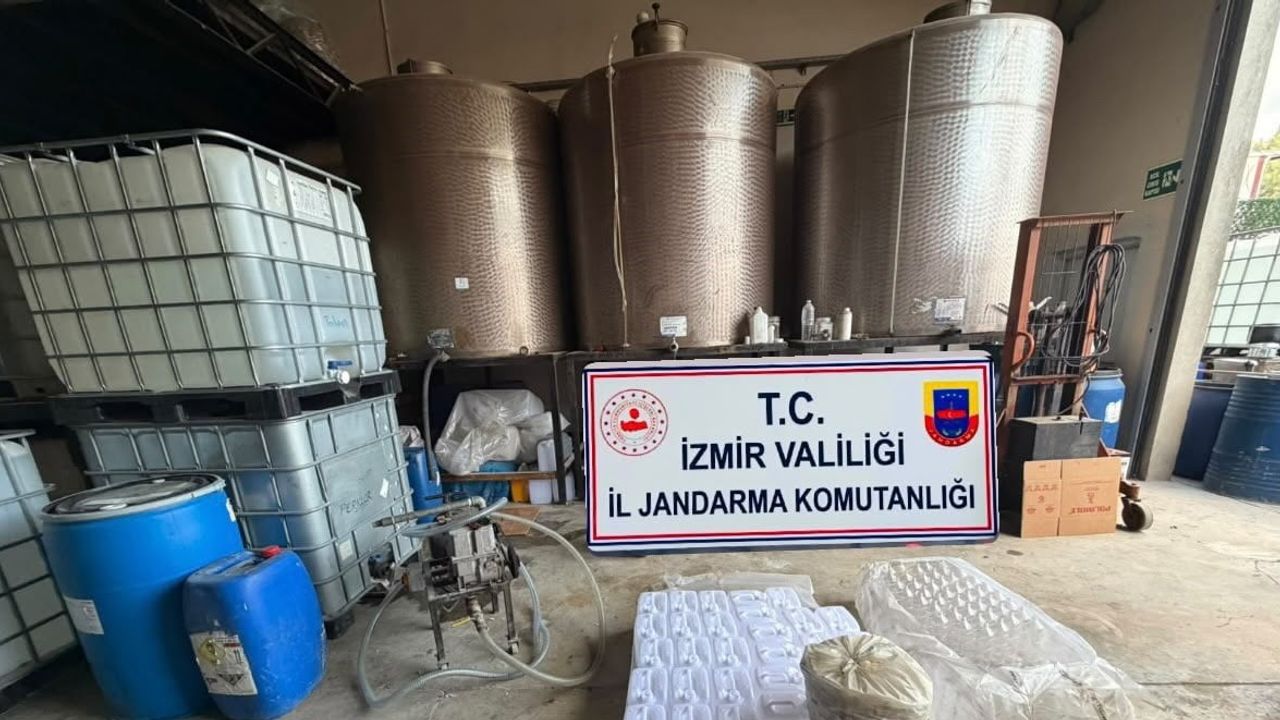 Bornova'da tanklarda saklanan 21 bin 20 litre etil alkol operasyonla ele geçirildi