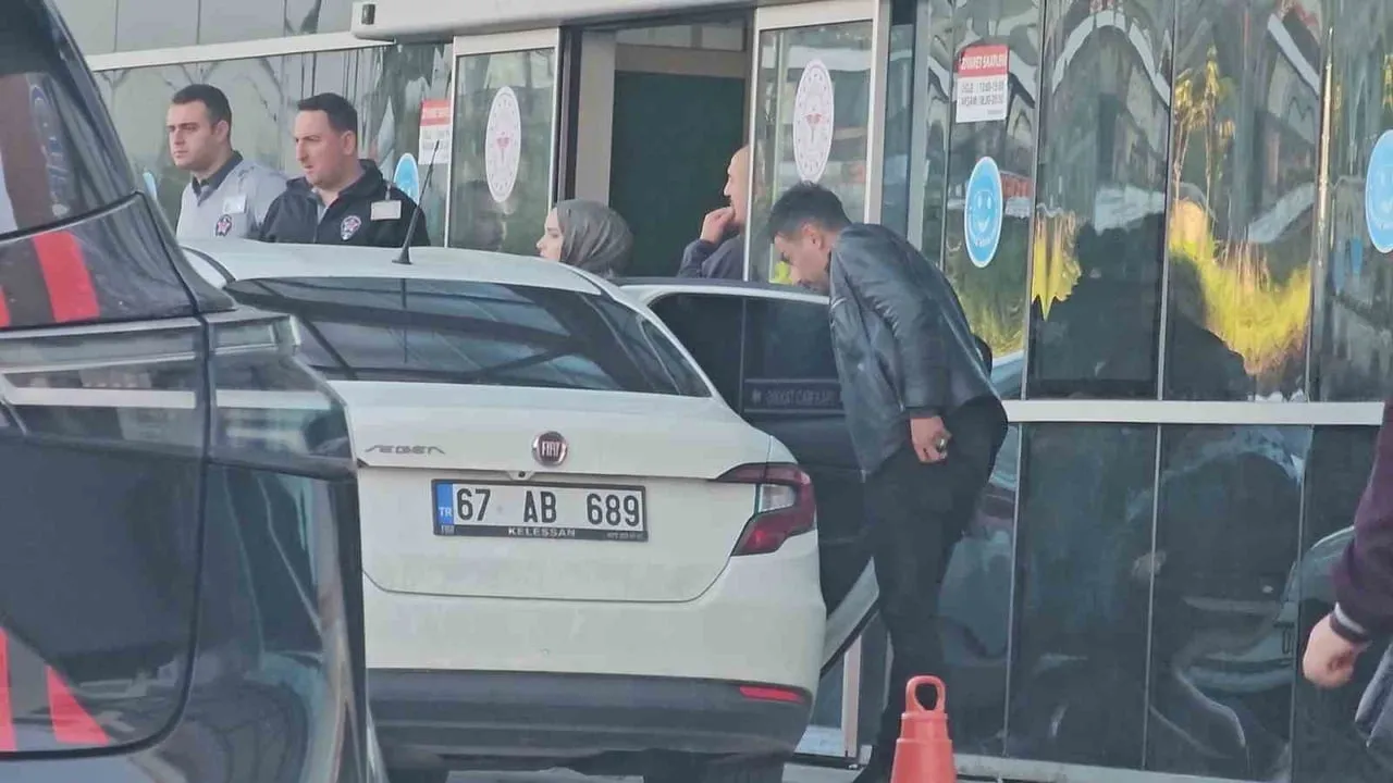 Boşanma tartışmasında silahını kullandı: eşi ve araya giren genci ağır yaraladı, ormanda yakalandı
