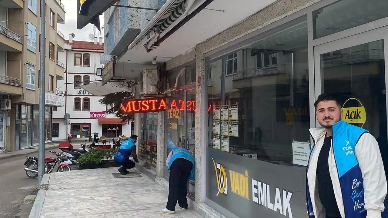 Boyabat esnafına sabah sürprizi: siftah zarflarıyla destek