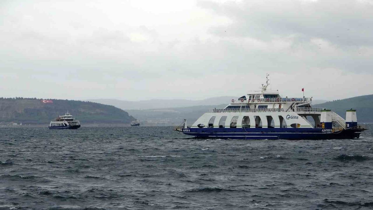 Bozcaada seferlerinde kısıtlama: bazı feribotlar iptal edildi
