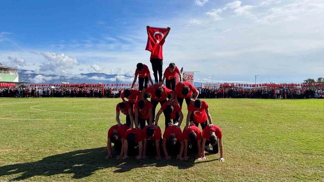 Bozdoğan'da 103 yıllık cumhuriyet coşkusu birlik ve gelecek vurgusuyla kutlandı