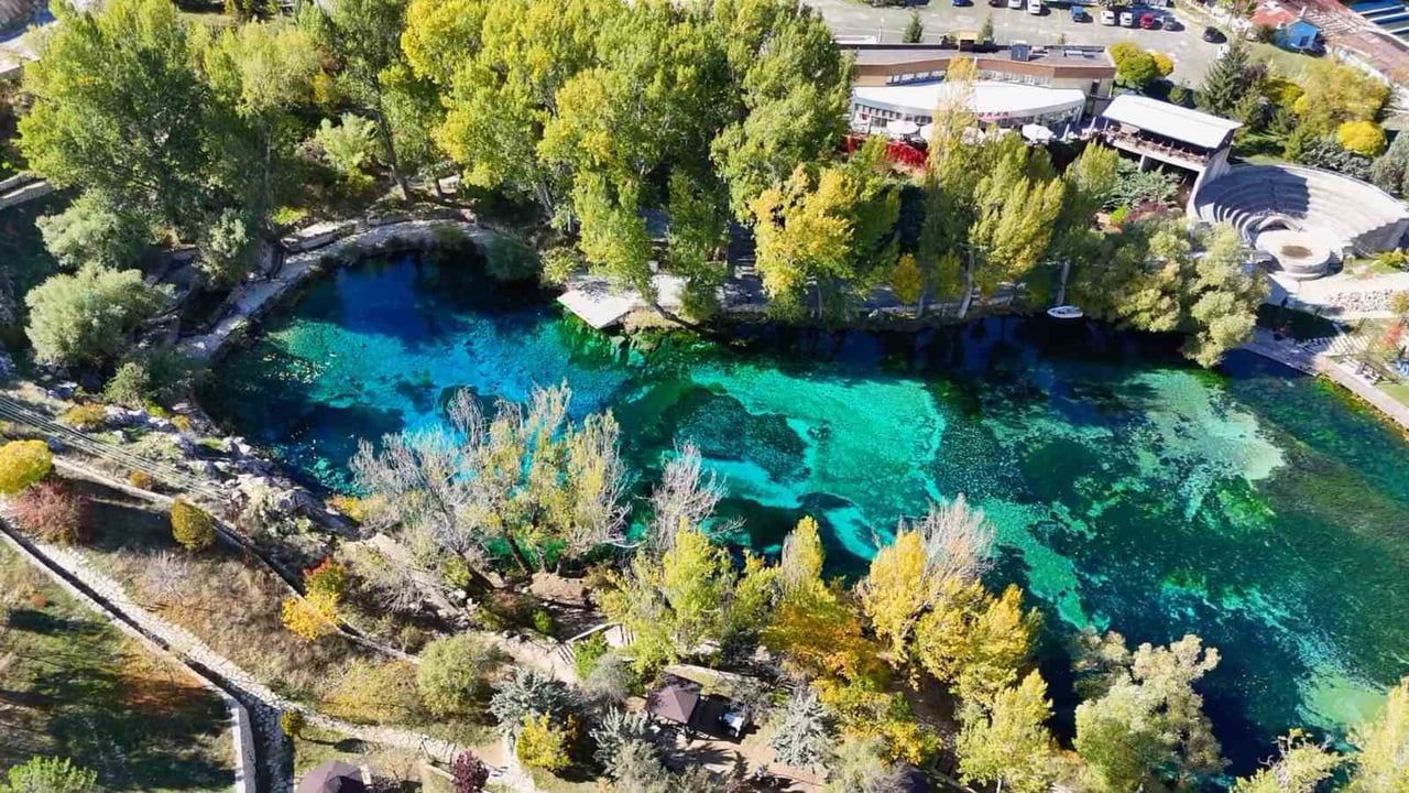 Bozkırın turkuazı: Gökpınar Gölü sonbaharda tabloyu andırıyor