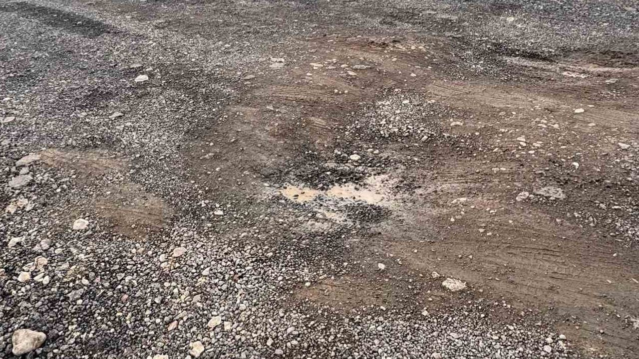 Bozuk yol Bebek köyünde yaşamı zorlaştırıyor