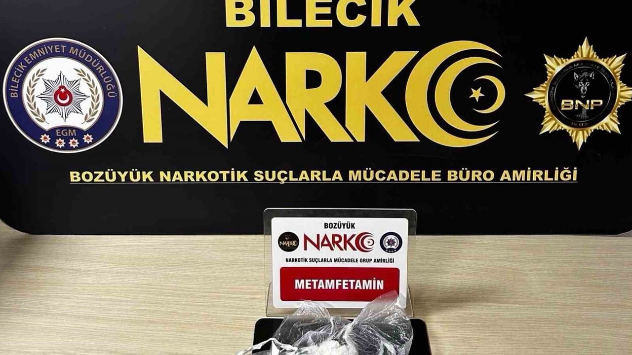 Bozüyük'te ikamet baskınında üç kişi uyuşturucu suçlamasıyla gözaltına alındı