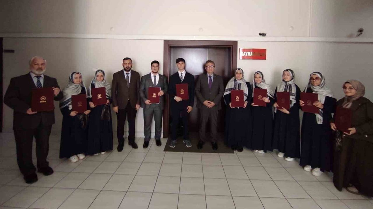 Bozüyük'te on öğrencinin hafızlık sevinci
