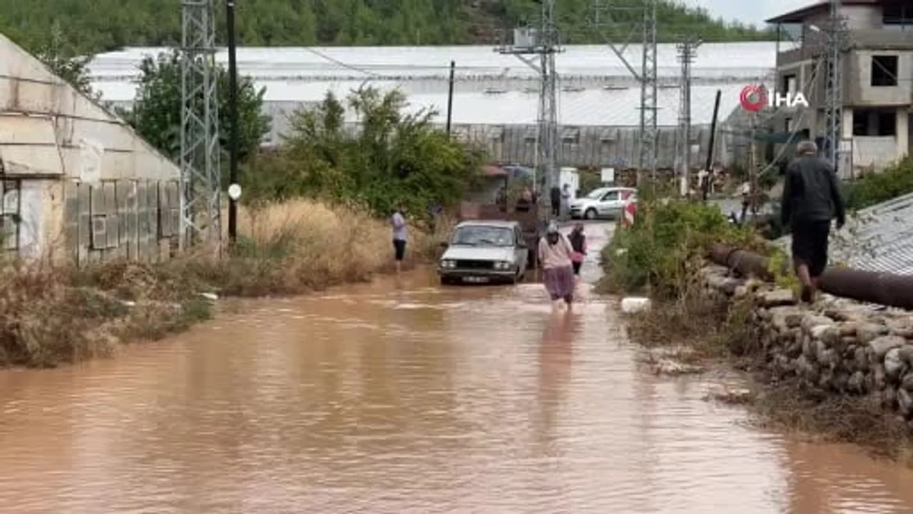 Bozyazı’da sağanak altyapı zaaflarını ortaya çıkardı: seracılar ve esnaf çözüm bekliyor