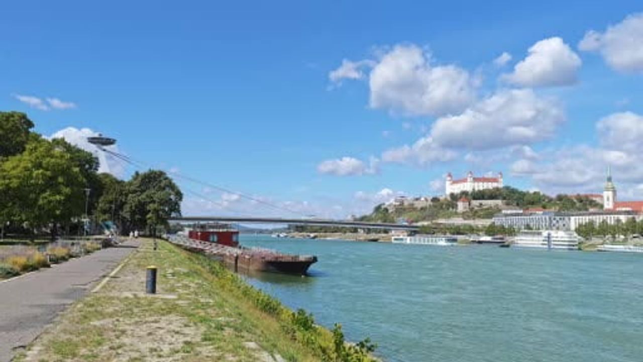 Bratislava-Devin’de tuna nehrinin günlük akışı 1900’den beri en düşük seviyeye geriledi