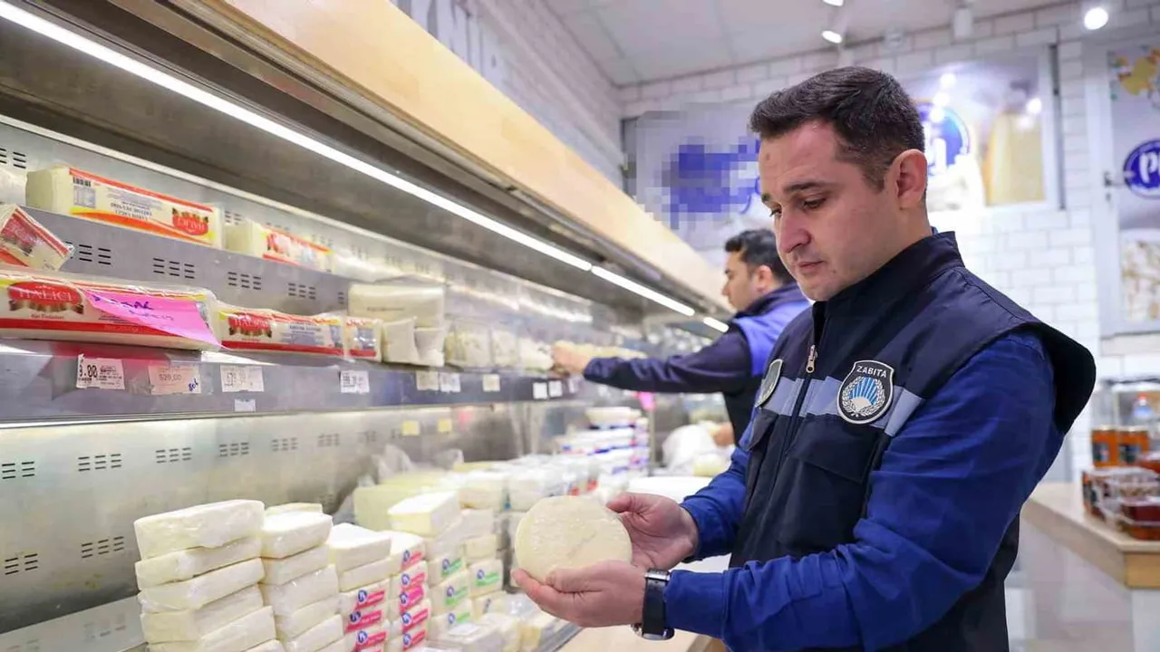 Buca Şirinyer'de 109,5 kilogram tarihi geçmiş süt ürünü imha edildi